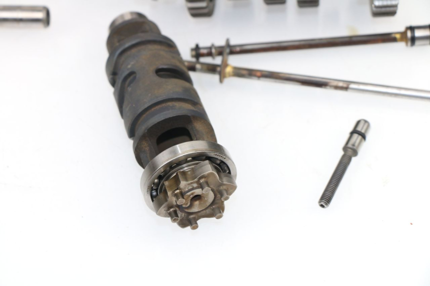 photo de CAJA CAMBIOS YAMAHA XJ6 ABS 600 (2008 - 2016) - Detalles de los puntos de fijación