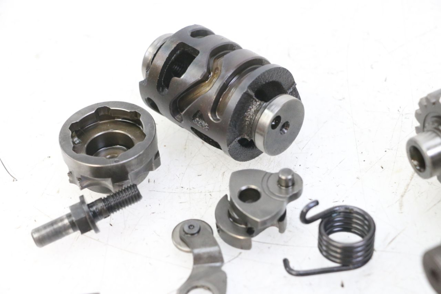 photo de CAJA CAMBIOS YAMAHA YZ-F YZF 250 (2007 - 2013) - Primer plano técnico