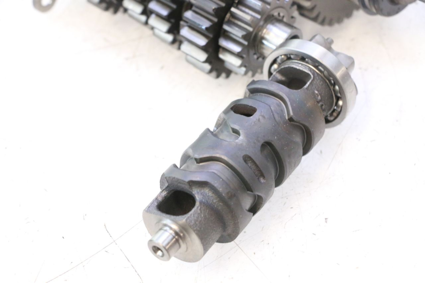 photo de CAJA CAMBIOS YAMAHA YZF R6 600 (2008 - 2009) - Zoom sobre los componentes