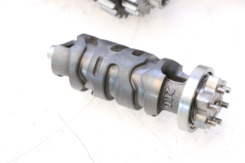 photo de CAJA CAMBIOS YAMAHA YZF R6 600 (2008 - 2009) - Primer plano de alta resolución