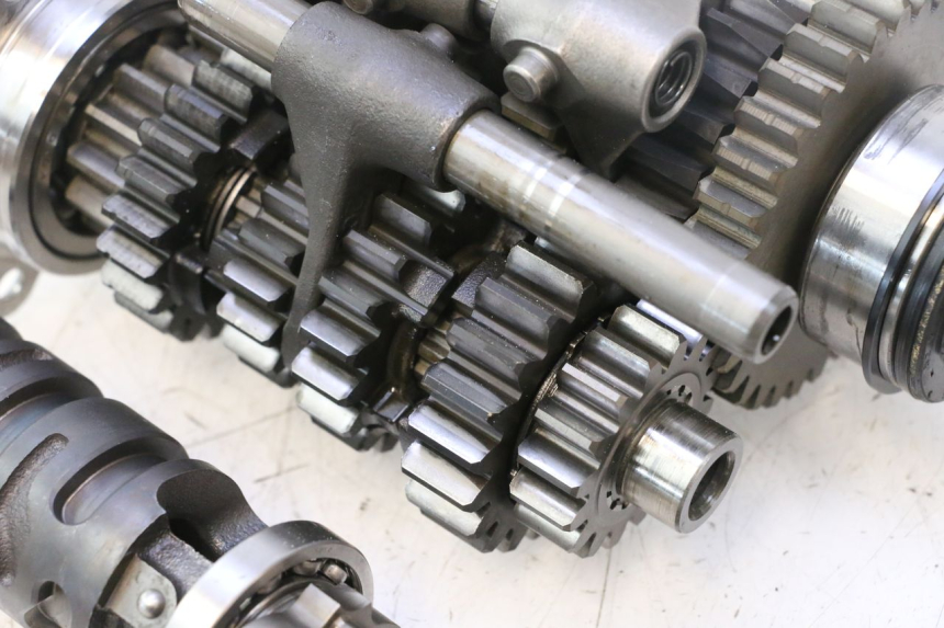 photo de CAJA CAMBIOS YAMAHA YZF R6 600 (2008 - 2009) - Primer plano técnico