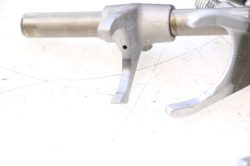 photo de CAJA CAMBIOS YAMAHA YZF R6 600 (2008 - 2009) - Detalles de los puntos de fijación