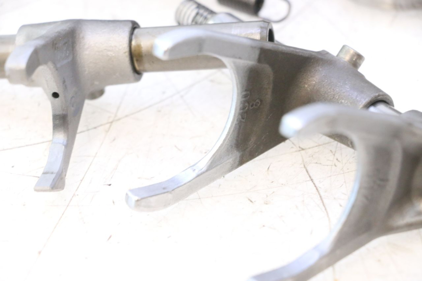 photo de CAJA CAMBIOS YAMAHA YZF R6 600 (2008 - 2009) - Estado de la superficie y material