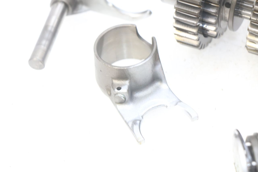 photo de CAJA DE CAMBIOS KAWASAKI ZR7 ZR-7 S 750 (1999 - 2004) - Zoom sobre los componentes