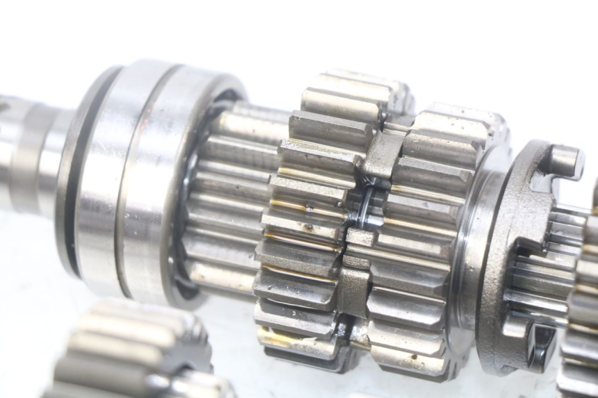 photo de CAJA DE CAMBIOS KAWASAKI ZR7 ZR-7 S 750 (1999 - 2004) - Enfoque en la estructura