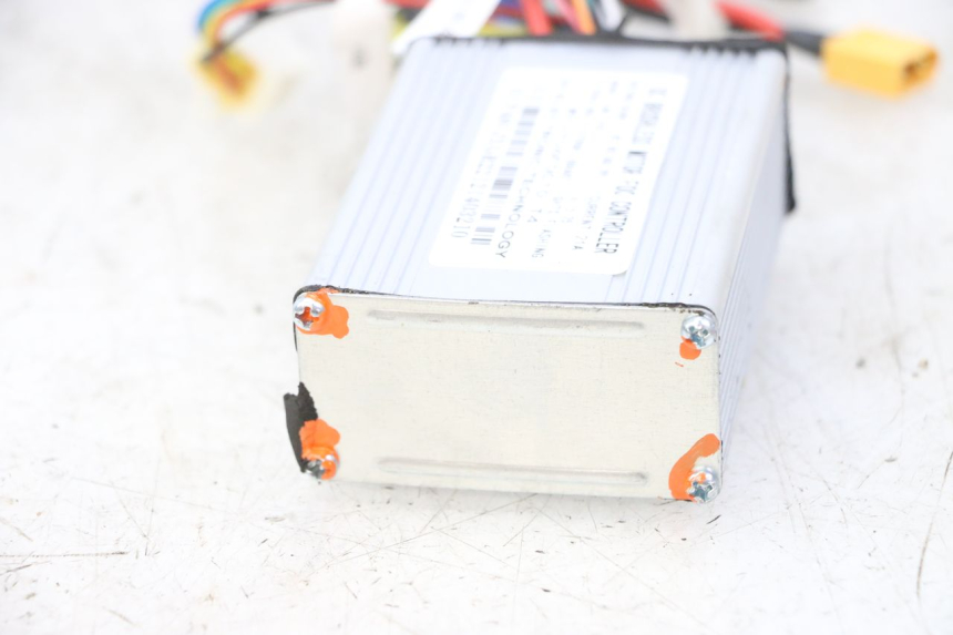 photo de CDI URBANGLIDE E-CROSS PRO 1 - Zoom sobre los componentes