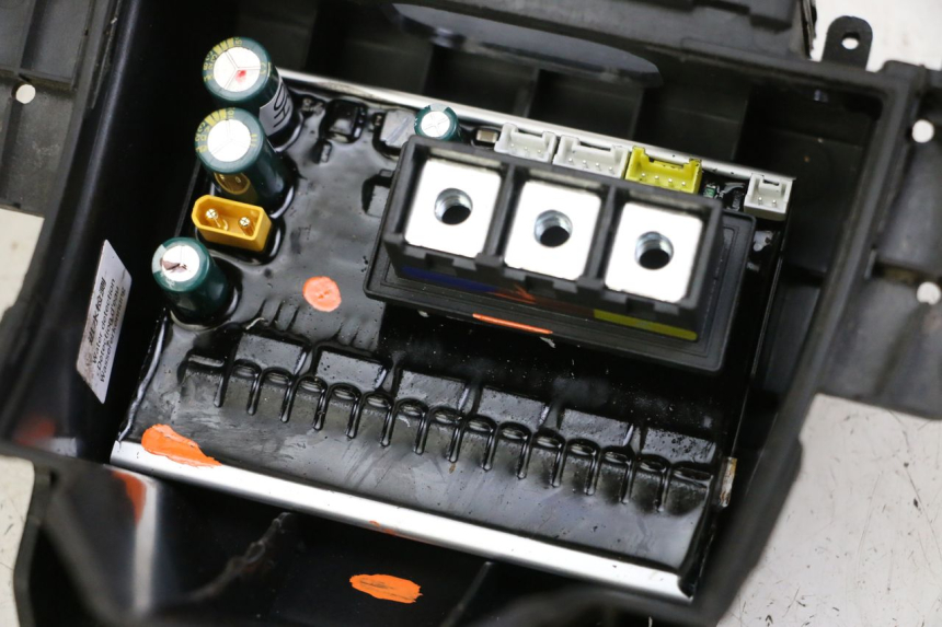 photo de CAJA CDI SEGWAY NINEBOT F40E 1 - Zoom sobre los componentes