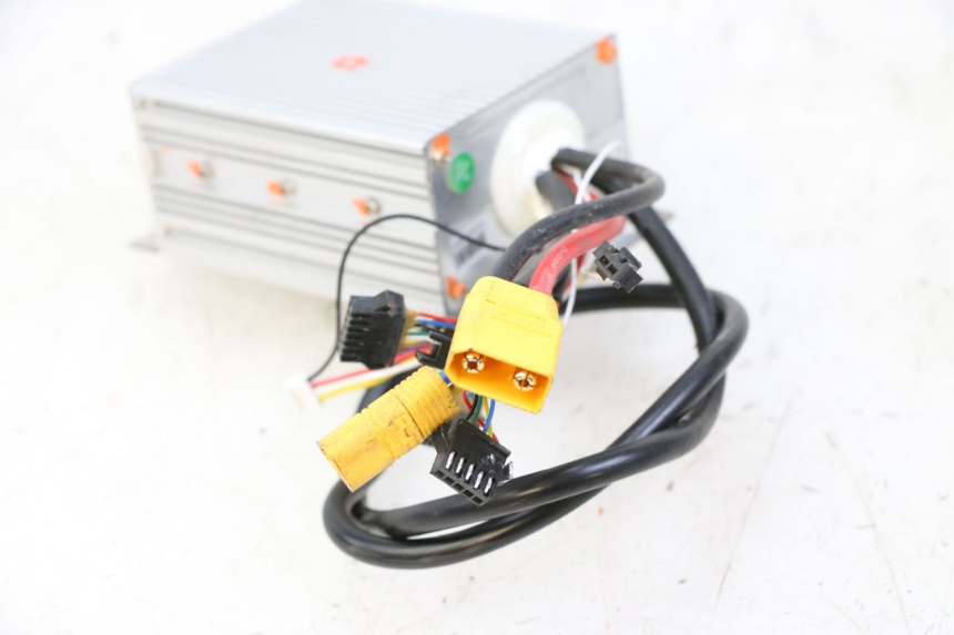 photo de CDI KUKIRIN G2 MASTER 1 - Primer plano técnico