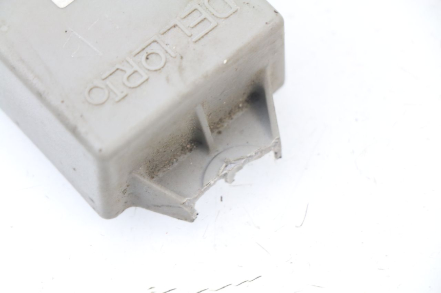 photo de CDI PEUGEOT JET FORCE CARBU 50 (2003 - 2016) - Otra perspectiva