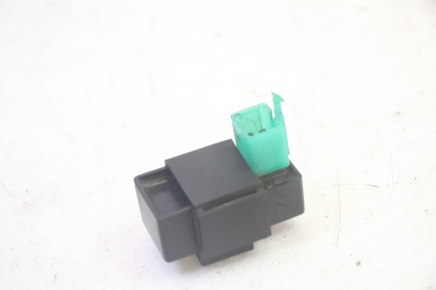 photo de UNIDAD DE CONTROL CDI PEUGEOT KISBEE 4T 50 (2018 - 2022) - Primer plano técnico