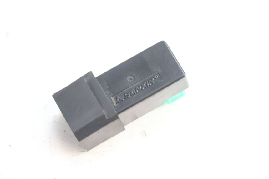 photo de UNIDAD DE CONTROL CDI PEUGEOT KISBEE 4T 50 (2018 - 2022) - Primer plano técnico