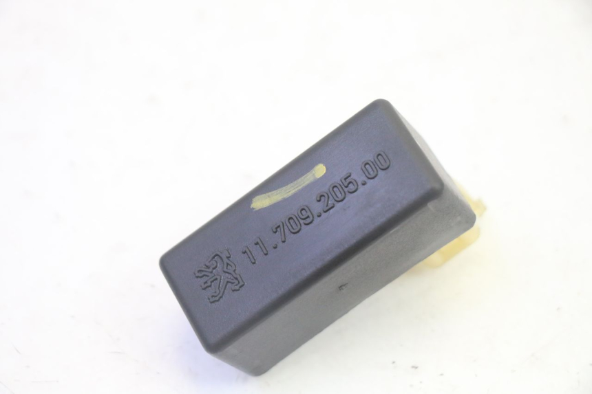 photo de UNIDAD DE CONTROL CDI PEUGEOT LUDIX 50 (2005 - 2007) - Primer plano técnico