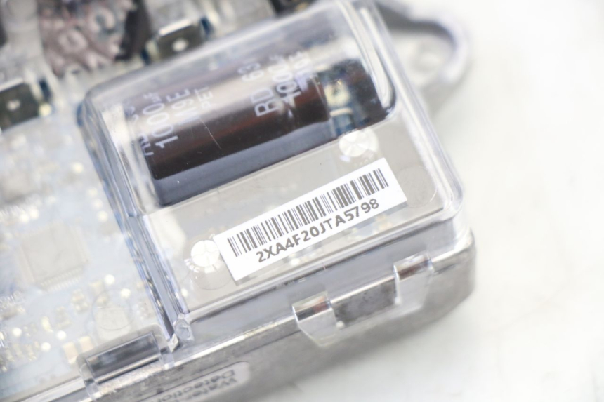 photo de CDI XIAOMI MI PRO 2 1 - Otra perspectiva