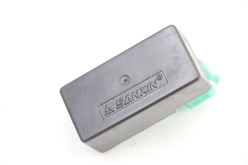 photo de UNIDAD DE CONTROL CDI PEUGEOT KISBEE 4T 50 (2018 - 2022) - Primer plano técnico