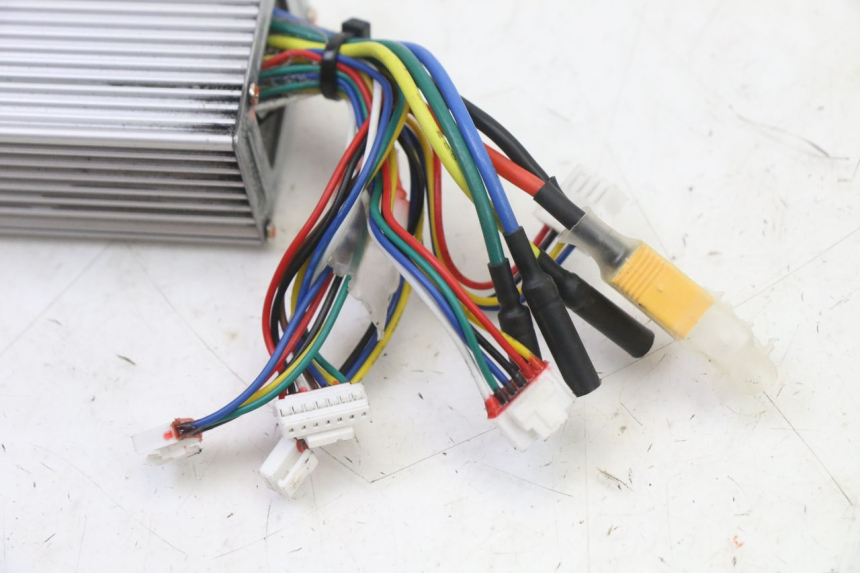 photo de CDI PUNK ELECTRIC RIDER 1 - Primer plano técnico