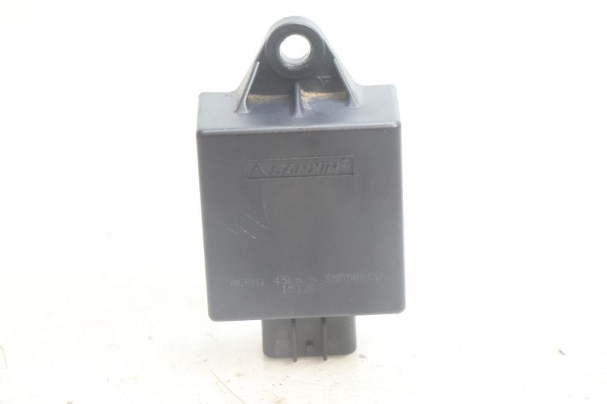 photo de CDI PEUGEOT STREETZONE NAKED 2T 50 (2014 - 2018) - Zoom estado de uso