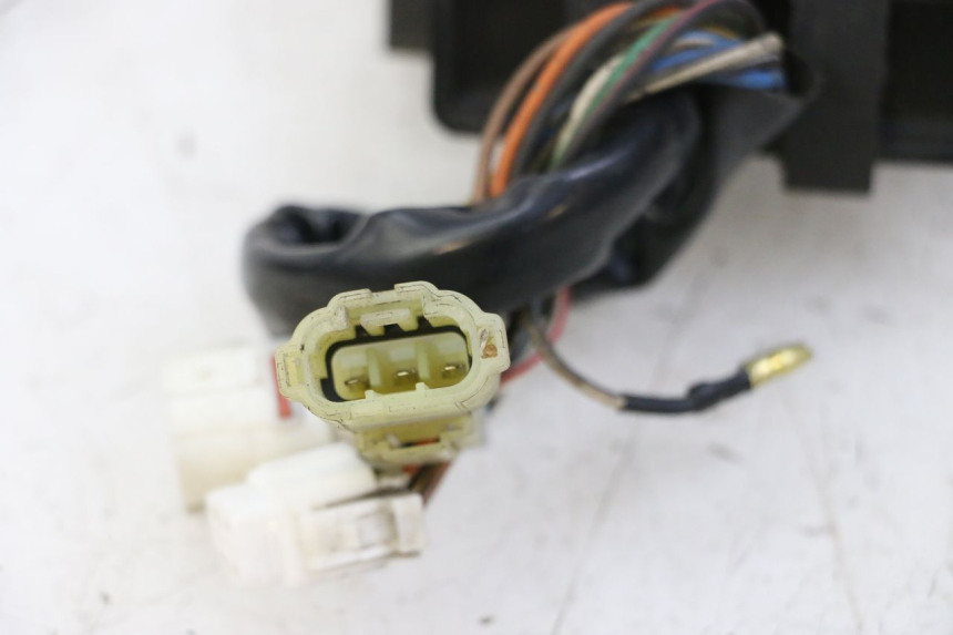 photo de UNIDAD DE CONTROL CDI YAMAHA YP MAJESTY 125 (2002 - 2006) - Otra perspectiva