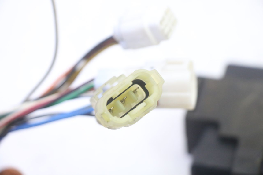 photo de UNIDAD DE CONTROL CDI YAMAHA YP MAJESTY 125 (2007 - 2010) - Detalles de los puntos de fijación