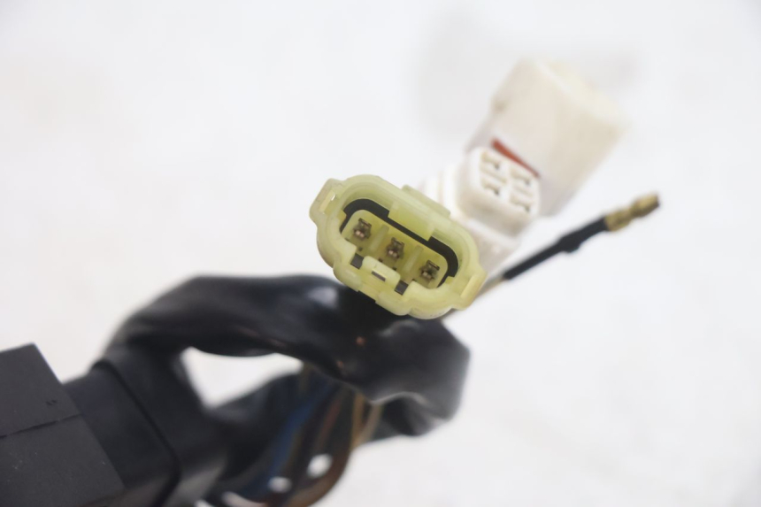 photo de UNIDAD DE CONTROL CDI YAMAHA YP MAJESTY 125 (2002 - 2006) - Detalles de los puntos de fijación