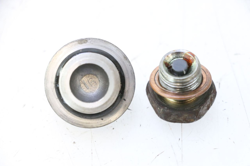 photo de MOTOR TAPA ACEITE SUZUKI GSF N BANDIT 1200 (2001 - 2005) - Detalle de la pieza