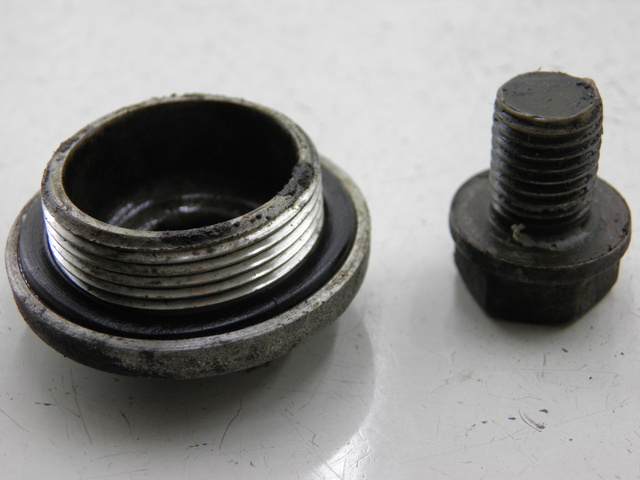 photo de MOTOR TAPA ACEITE PEUGEOT V-CLIC VCLIC 50 (2007 - 2013) - Zoom estado de uso