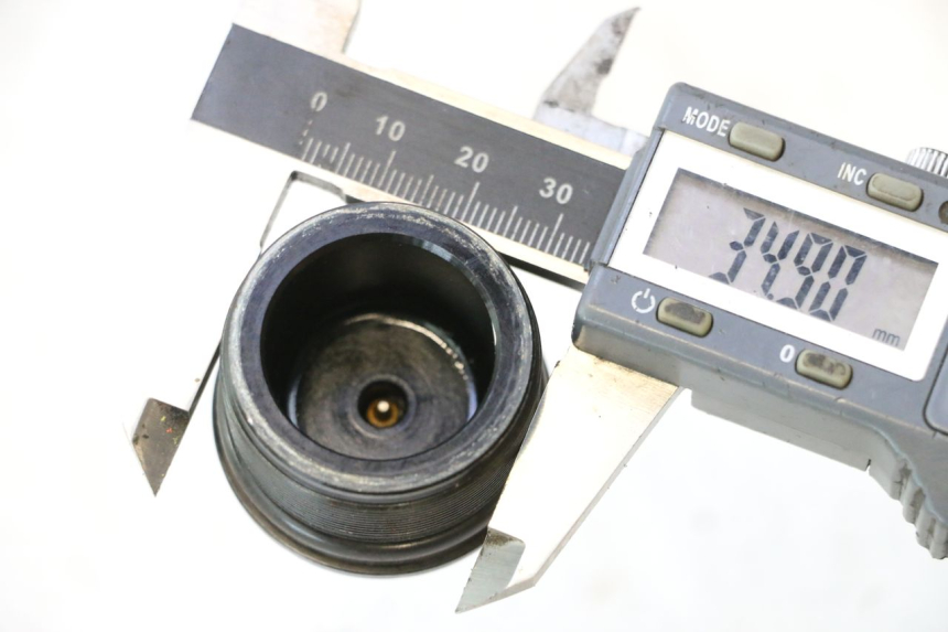 photo de TAPA HORQUILLA SUZUKI DR S 600 (1985 - 1989) - Detalle de la pieza
