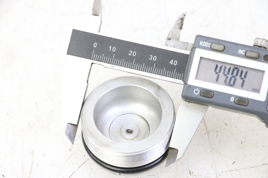 photo de TAPA HORQUILLA APRILIA ETX 125 (1998 - 2002) - Detalle de la pieza