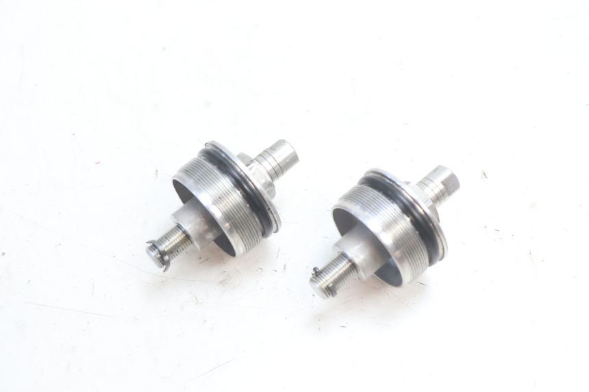 photo de TAPA HORQUILLA SUZUKI GSR 600 (2005 - 2012) - Primer plano técnico