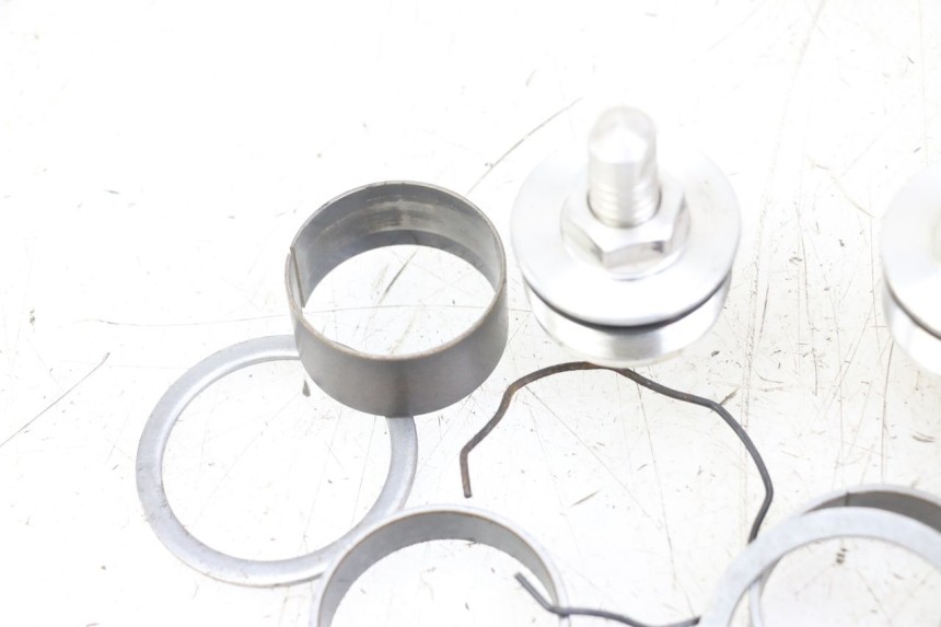 photo de TAPA HORQUILLA SUZUKI GSX F GSXF 650 (2007 - 2015) - Detalles de los puntos de fijación