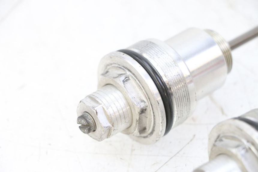 photo de TAPON DE HORQUILLA YAMAHA TDM ABS 900 (2002 - 2014) - Primer plano técnico