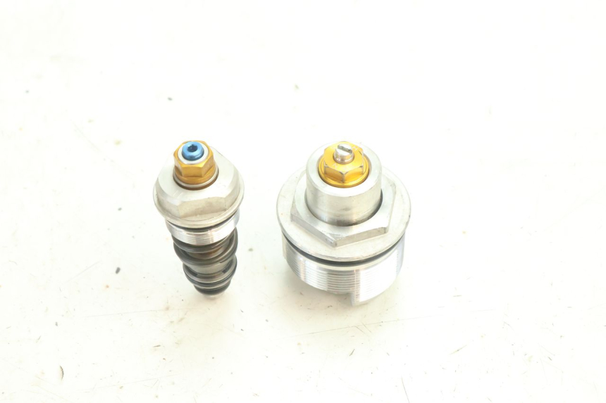 photo de TAPA HORQUILLA YAMAHA YZF R6 600 (2008 - 2009) - Detalle de la pieza