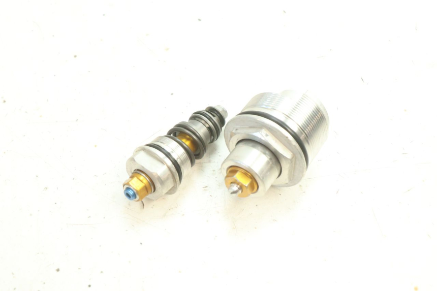 photo de TAPA HORQUILLA YAMAHA YZF R6 600 (2008 - 2009) - Zoom estado de uso