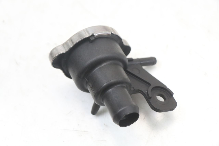 photo de TAPON RADIADOR KYMCO DINK STREET ABS 125 (2011 - 2018) - Primer plano técnico