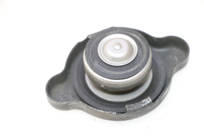 photo de TAPON RADIADOR KAWASAKI ER-6 ER6 N 650 (2005 - 2009) - Detalle de la pieza