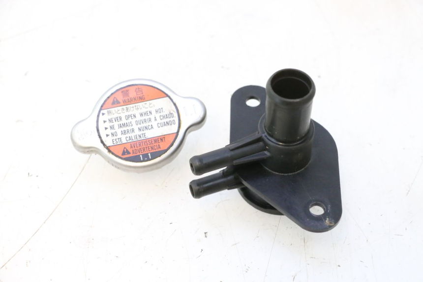 photo de TAPON RADIADOR YAMAHA FJR 1300 (2001 - 2005) - Detalle de la pieza