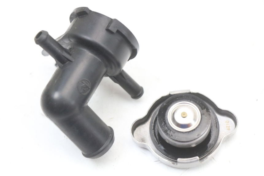 photo de TAPON RADIADOR HONDA FJS SILVER WING SILVERWING 400 (2005 - 2008) - Otra perspectiva