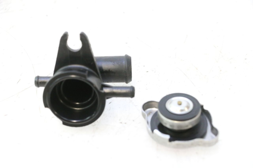 photo de TAPON RADIADOR HONDA FJS SILVER WING SILVERWING 400 (2005 - 2008) - Vista principal