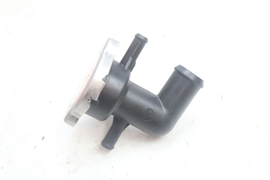 photo de TAPON RADIADOR HONDA FJS SILVER WING SILVERWING 400 (2005 - 2008) - Primer plano técnico