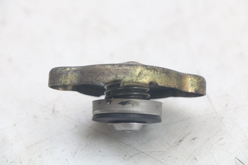 photo de TAPON RADIADOR HONDA FJS SILVERWING SILVER WING 600 (2001 - 2010) - Detalle de la pieza