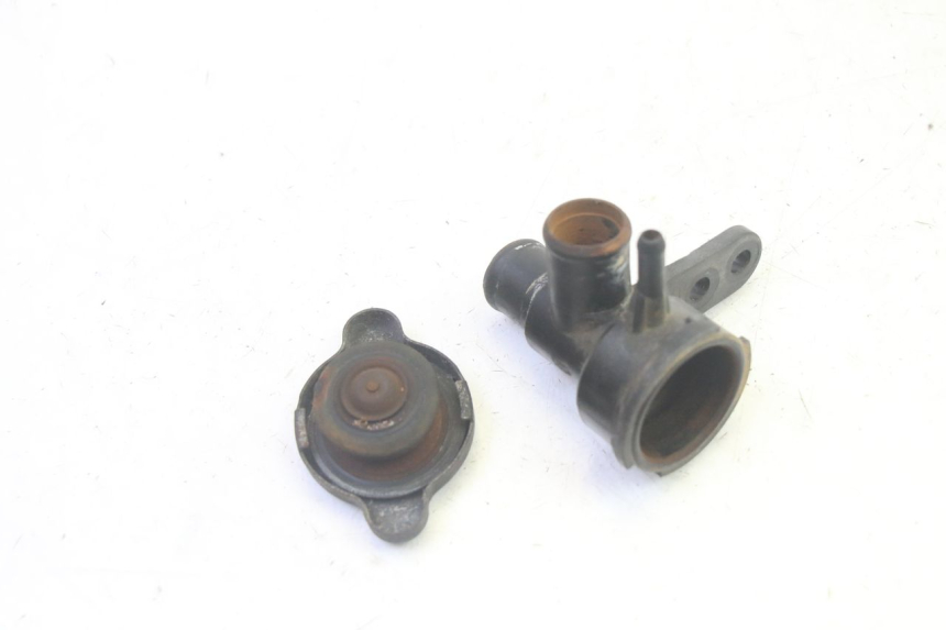 photo de TAPON RADIADOR KAWASAKI GPX R WARBIRD 600 (1988 - 1993) - Detalle de la pieza