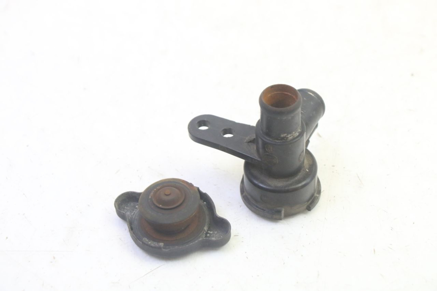 photo de TAPON RADIADOR KAWASAKI GPX R WARBIRD 600 (1988 - 1993) - Zoom estado de uso