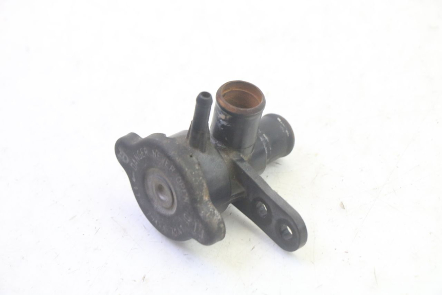 photo de TAPON RADIADOR KAWASAKI GPX R WARBIRD 600 (1988 - 1993) - Primer plano técnico