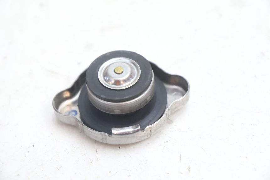 photo de TAPON RADIADOR KYMCO GRAND DINK 125 (2008 - 2014) - Otra perspectiva
