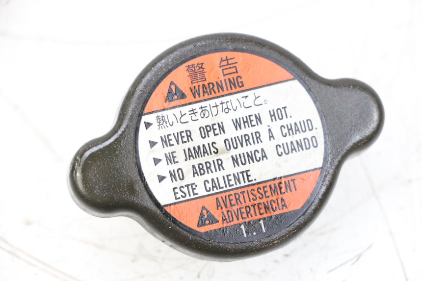 photo de TAPON RADIADOR SUZUKI GSXR GSX-R 1000 (2003 - 2004) - Detalle de la pieza