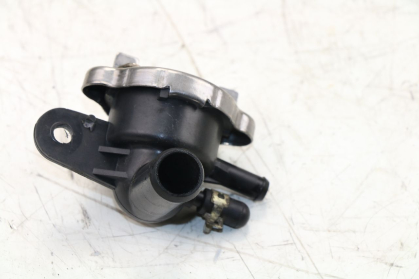 photo de TAPA DEL RADIADOR SYM GTS EFI 125 (2012 - 2016) - Otra perspectiva