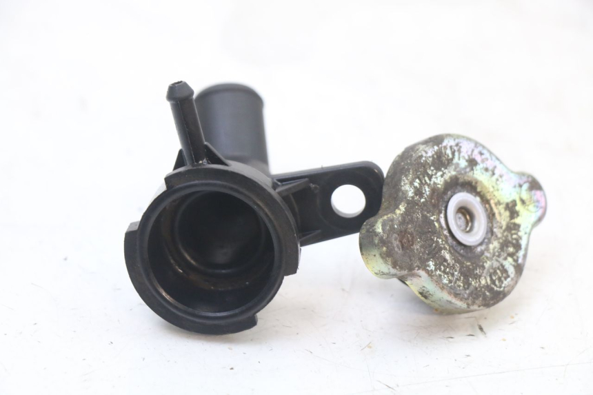 photo de TAPON RADIADOR HONDA NES AROBASE 125 (2000 - 2003) - Detalle de la pieza