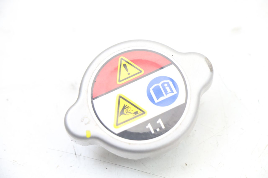 photo de TAPON RADIADOR HONDA PCX (JF57/JF64) 125 (2014 - 2018) - Vista principal