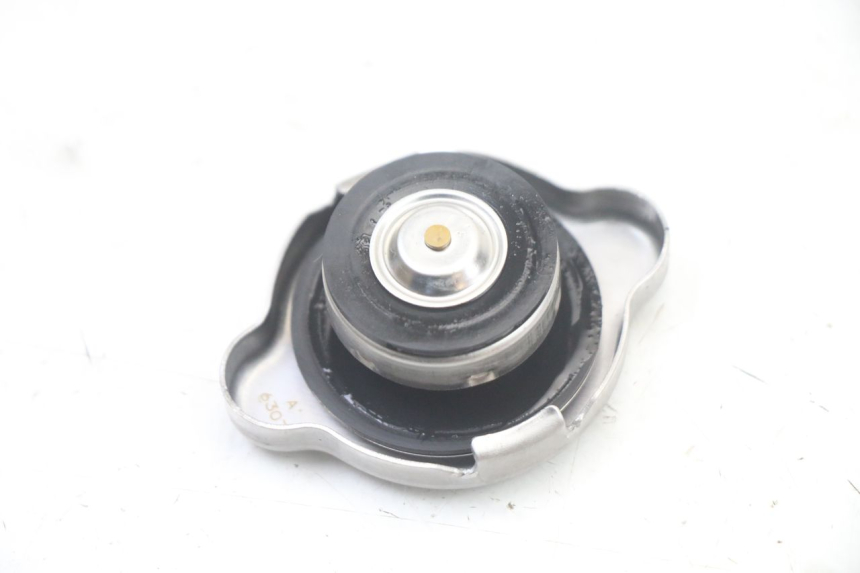 photo de TAPON RADIADOR HONDA PCX (JF57/JF64) 125 (2014 - 2018) - Zoom estado de uso