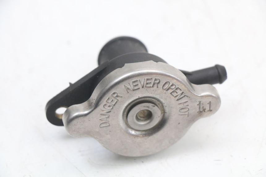 photo de TAPON RADIADOR HYTRACK HY S 4X4 410 (2013 - 2016) - Otra perspectiva