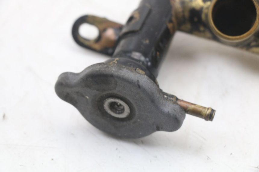 photo de TAPON RADIADOR KAWASAKI GTR 1000 (1994 - 2004) - Zoom estado de uso